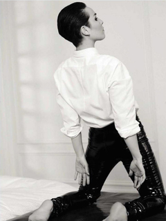 Noomi Rapace feet photo thumbnail