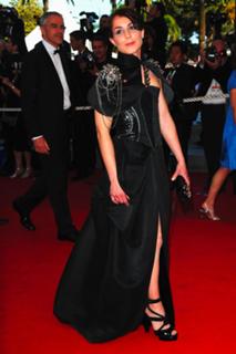 Noomi Rapace feet photo thumbnail