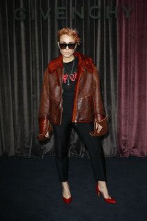 Noomi Rapace feet photo thumbnail