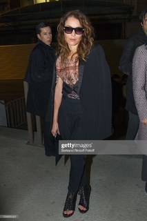 Noomi Rapace feet photo thumbnail