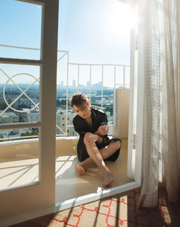 Noomi Rapace feet photo thumbnail