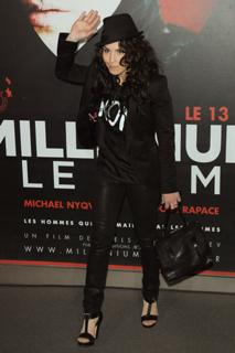 Noomi Rapace feet photo thumbnail