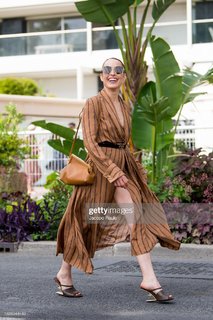 Noomi Rapace feet photo thumbnail