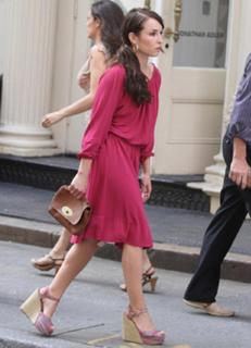 Noomi Rapace feet photo thumbnail