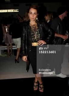 Noomi Rapace feet photo thumbnail