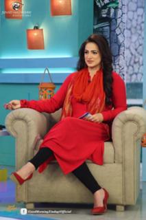 Noor feet photo 7