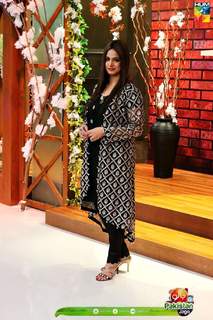 Noor feet photo 19