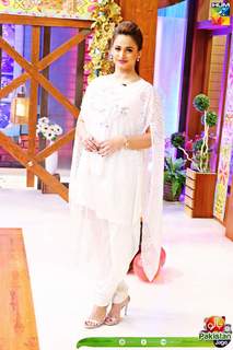 Noor feet photo 14