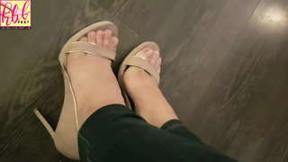 Noor feet photo 11