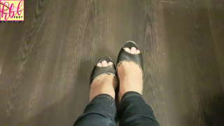 Noor feet photo 6