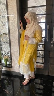 Noor feet photo 3