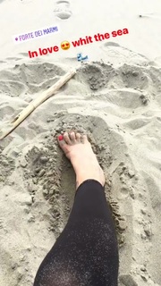 Nora Amile feet photo 4