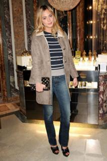 Nora Arnezeder feet photo thumbnail