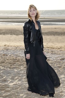 Nora Arnezeder feet photo thumbnail