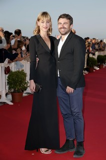 Nora Arnezeder feet photo thumbnail