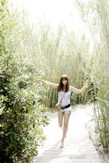 Nora Arnezeder feet photo thumbnail