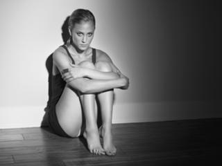 Nora Arnezeder feet photo thumbnail