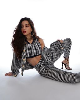 Nora Fatehi feet photo thumbnail