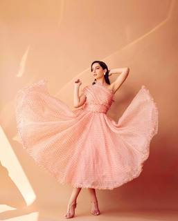 Nora Fatehi feet photo thumbnail