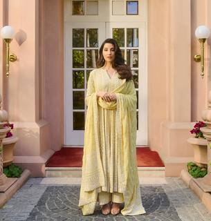 Nora Fatehi feet photo thumbnail