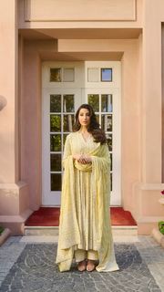 Nora Fatehi feet photo thumbnail