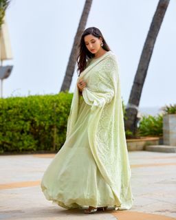 Nora Fatehi feet photo thumbnail