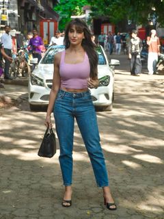 Nora Fatehi feet photo thumbnail