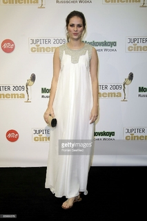Nora Tschirner feet photo thumbnail
