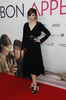 Nora Tschirner feet photo thumbnail