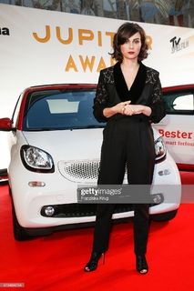 Nora Tschirner feet photo thumbnail