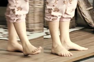Nora Tschirner feet photo thumbnail