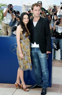 Norah Jones feet photo thumbnail