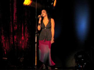 Norah Jones feet photo thumbnail
