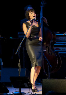 Norah Jones feet photo thumbnail