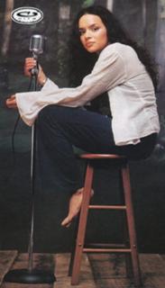 Norah Jones feet photo thumbnail