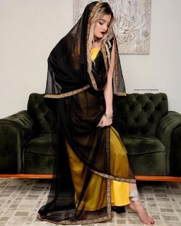 Noumidia feet photo thumbnail