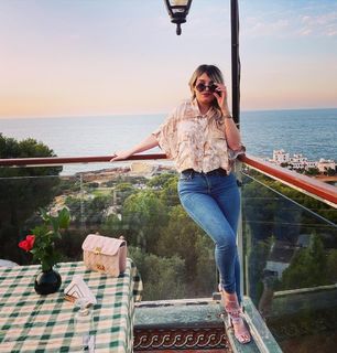 Noumidia feet photo thumbnail