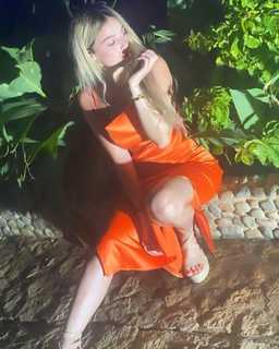 Noumidia feet photo thumbnail