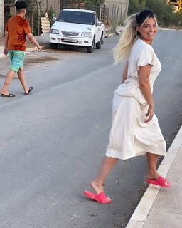 Noumidia feet photo thumbnail