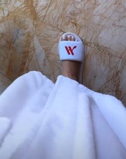 Noumidia feet photo thumbnail