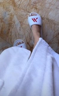 Noumidia feet photo thumbnail