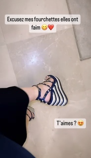 Noumidia feet photo thumbnail