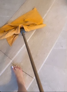 Noumidia feet photo thumbnail