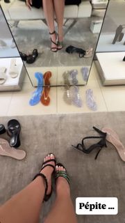 Noumidia feet photo thumbnail