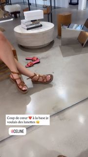 Noumidia feet photo thumbnail