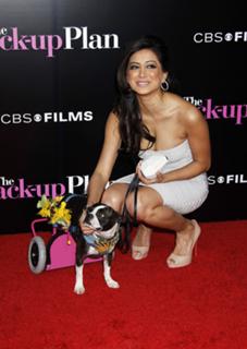 Noureen DeWulf feet photo thumbnail
