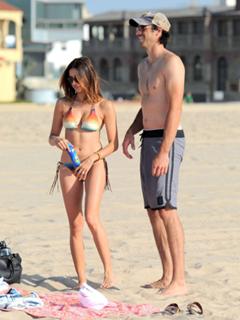 Noureen DeWulf feet photo thumbnail