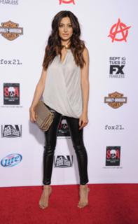 Noureen DeWulf feet photo thumbnail