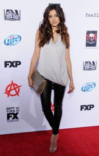 Noureen DeWulf feet photo thumbnail