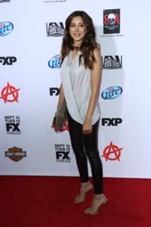 Noureen DeWulf feet photo thumbnail